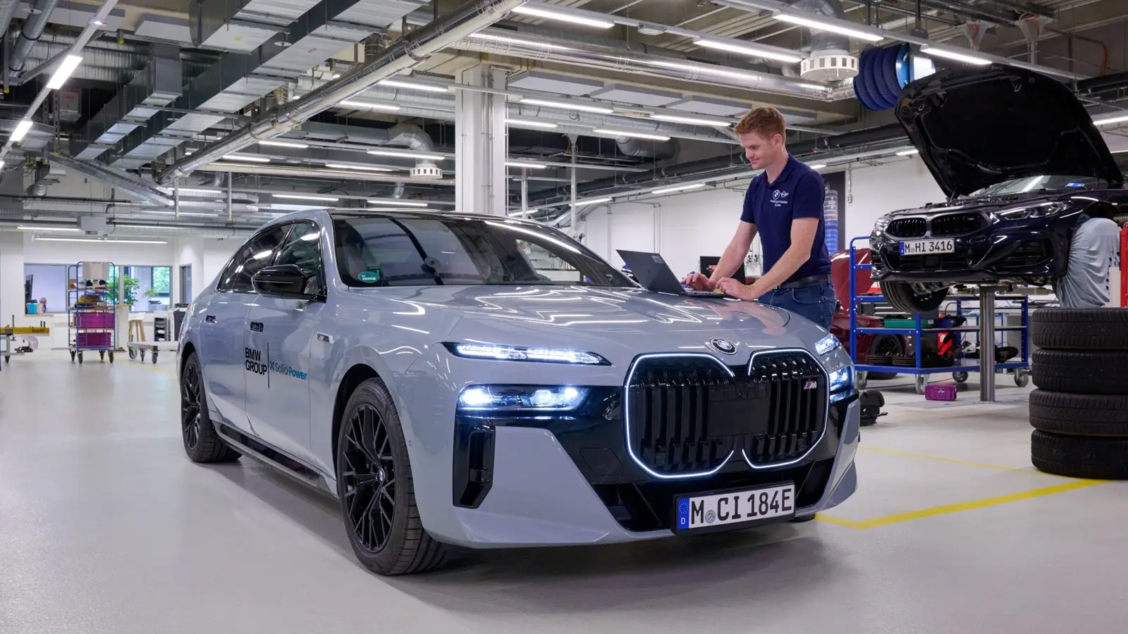 BMW i7 ar Solid Power cietvielu bateriju: pirmais tests uz ceļa