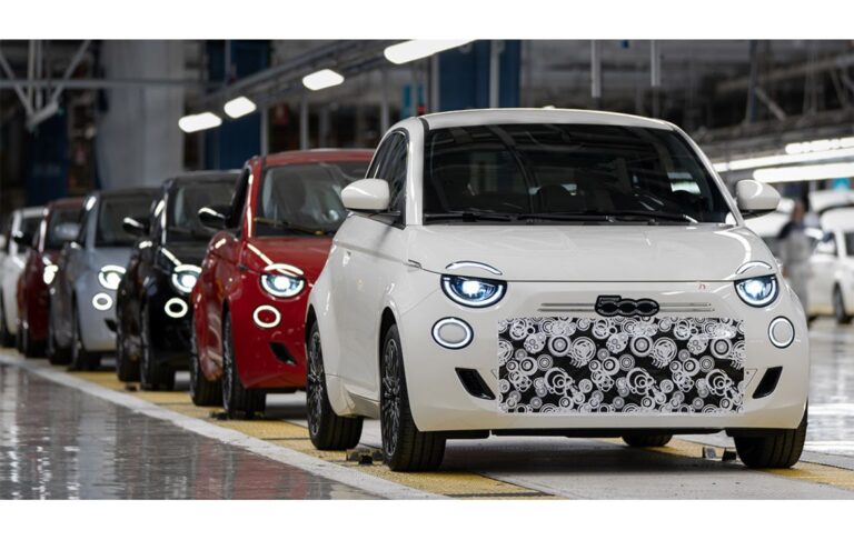 Fiat sāk pirmās 500 Hybrid vienību montāžu Mirafiori rūpnīcā