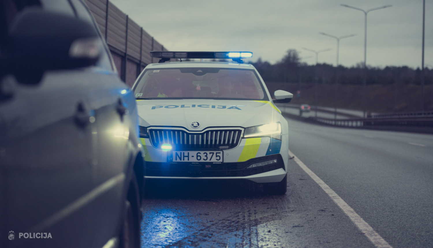 Liepājā aizturēts dzērājšoferis bez tiesībām, kurš uzdevās par citu personu